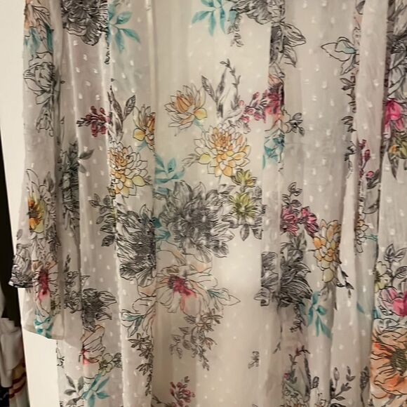 Torrid Flowery Swiss Dot Kimono 🌻 - Picture 7 of 10